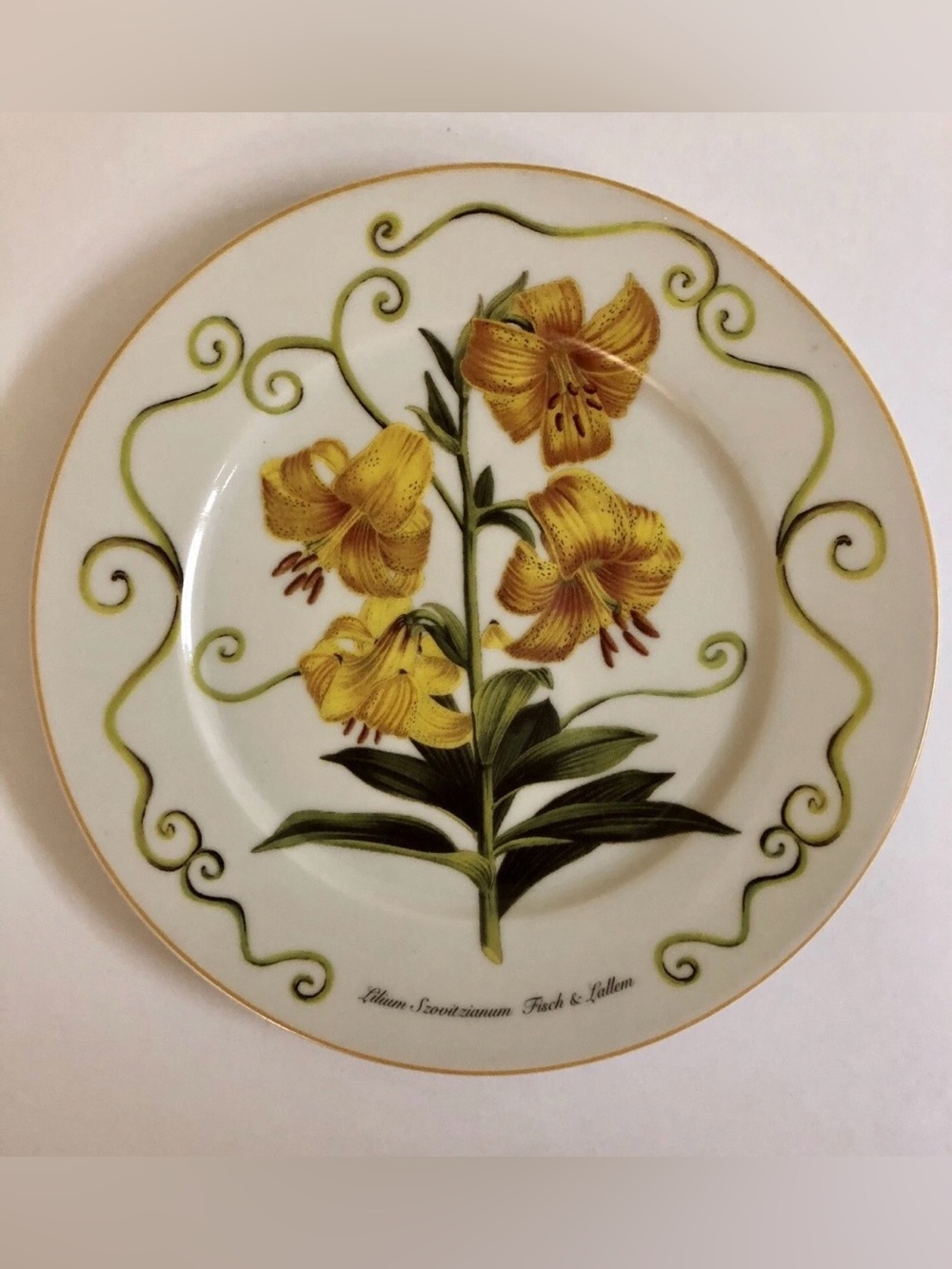 Classic Floral Yellow Lily Decorative Dinner Plate - Home Dining 7.5"
